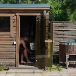 Dom wakacyjny Uroczysko Nad Pilicą Sauna&balia